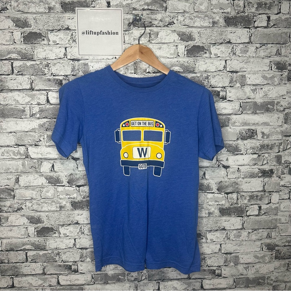 EUC Chicago Cubs Blue T-Shirt with Wrigley Field Bus Size Small